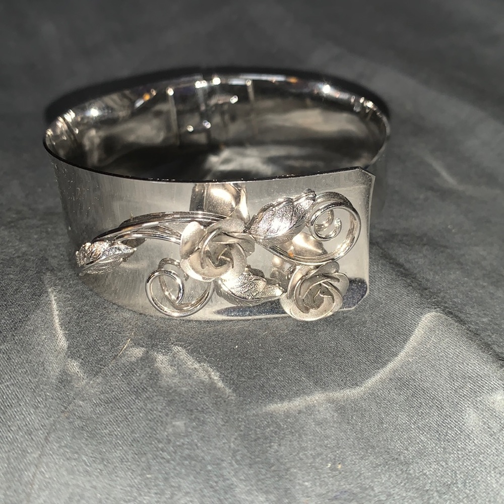 Flower Bracelet Clamped
